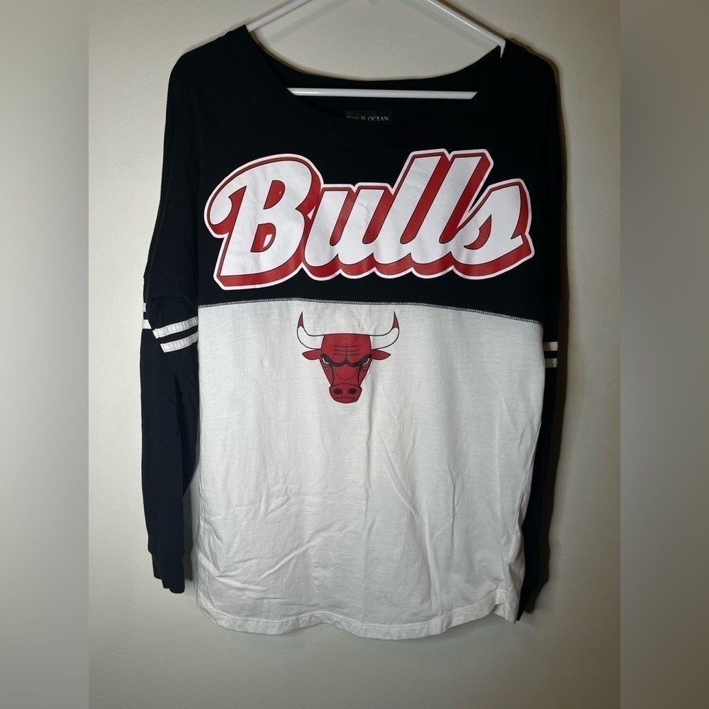 Chicago Bulls Long sleeve size Large